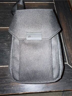 Wandrd X1 black crossbody bag Medium NWOT